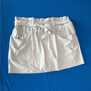 Athleta Belted Skyline Skort Womens 16 Birch Grey Poly Blend Golf Tennis UPF 50+